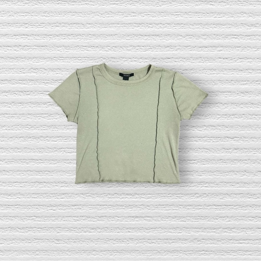 Cropped green tee